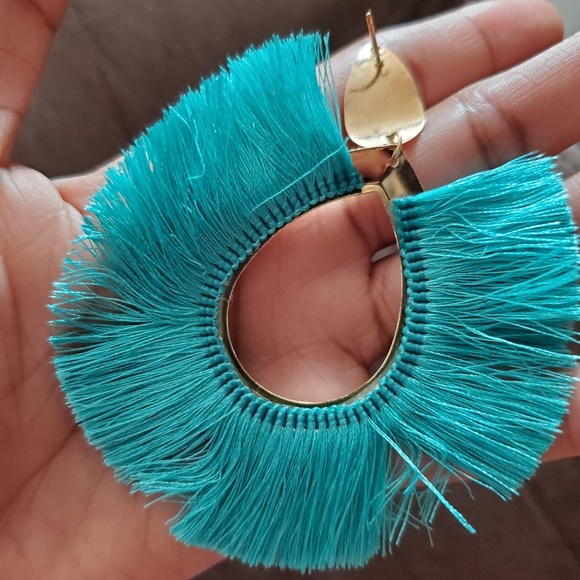 Bohemian big tassel earring - Picture 4 of 8